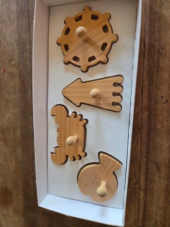 Lot de patères,  porte manteau enfant