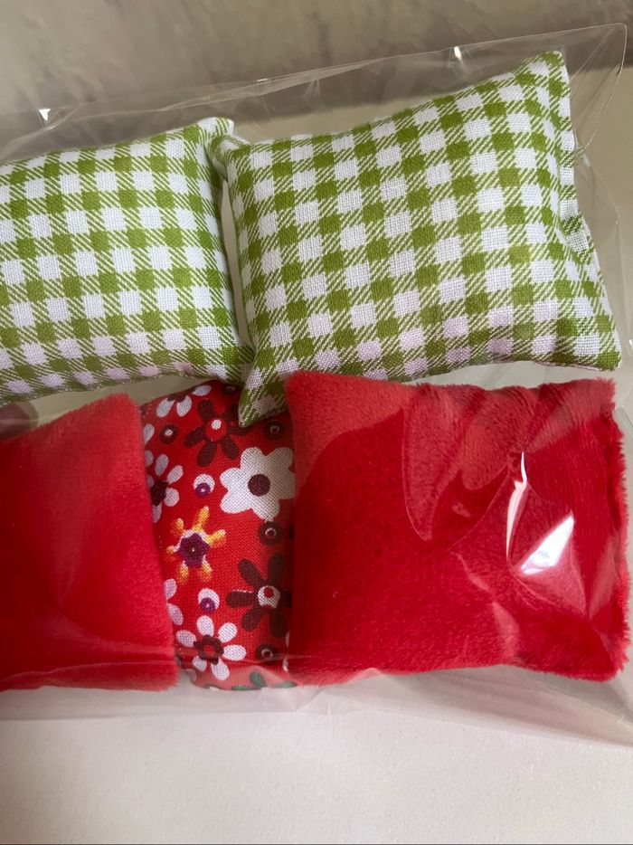 Lot de coussins pour barbie Neuf - photo numéro 3
