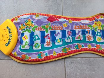 Piano musical à piles neuf