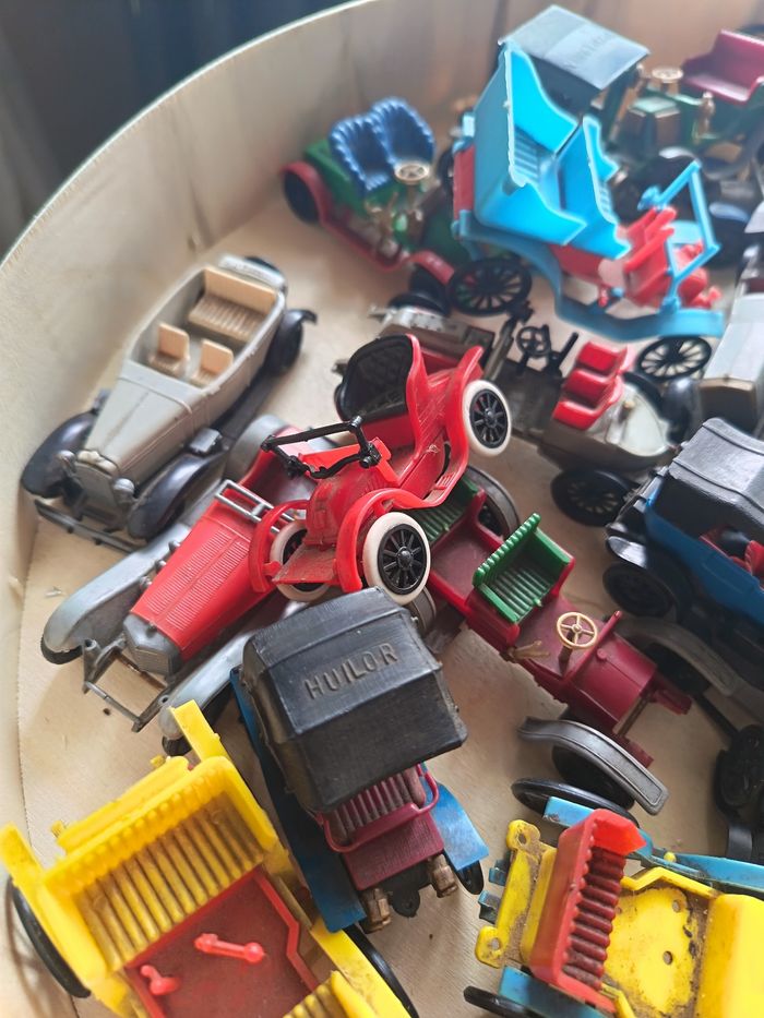 Lot de voitures anciennes/ pièces - photo numéro 2