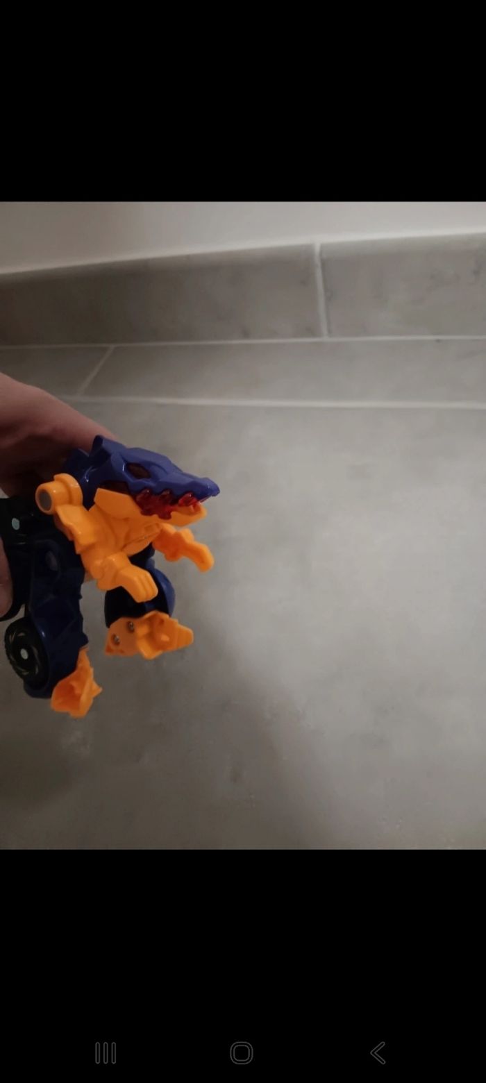 Petit transformer voiture dinosaure - photo numéro 2