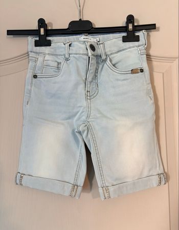 Short / Pantacourt 8 ans (128 cm) – Jean bleu clair – TBE