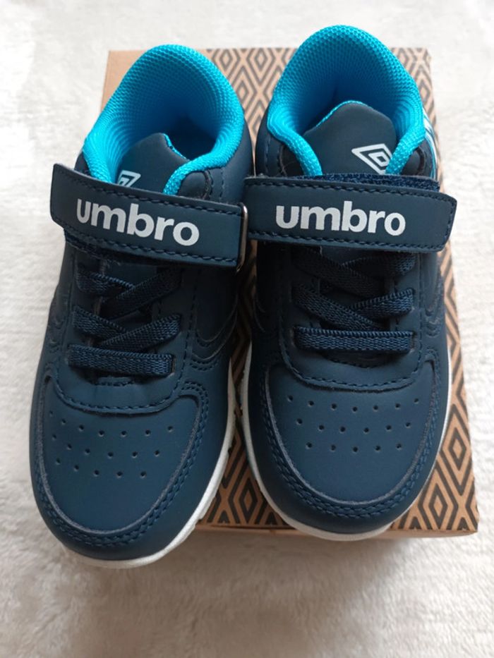 Basket umbro taille 23 neuve - photo numéro 3