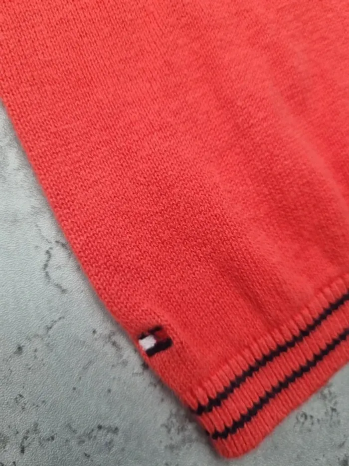Pull col V rouge à pois noirs Tommy Hilfiger – Taille XL Femme (mesures en photos) - photo numéro 5