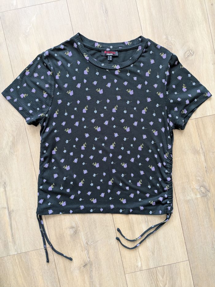 Tee-shirt Jennyfer ( taille L  taille petit )