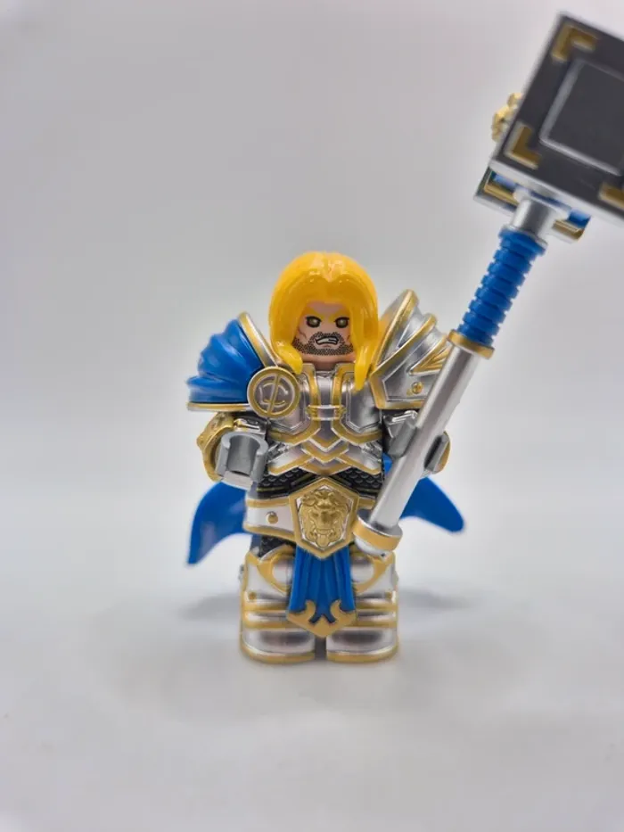 Figurine type lego Arthas soldat humain World Of Warcraft - photo numéro 2