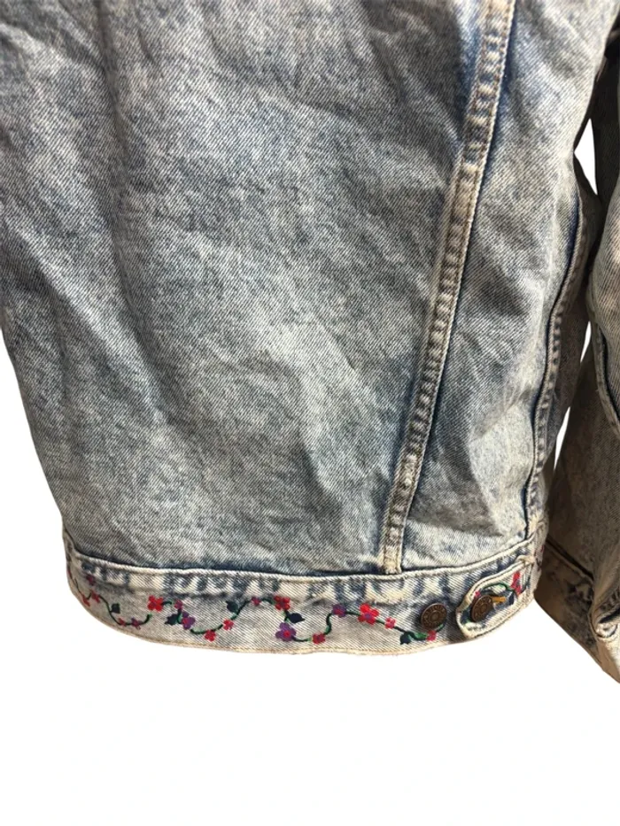 Veste Levi’s Trucker S - Vintage Customisée, Broderies et Sequins - photo numéro 8
