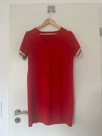 Robe rouge Quinze Heures Trente Paris