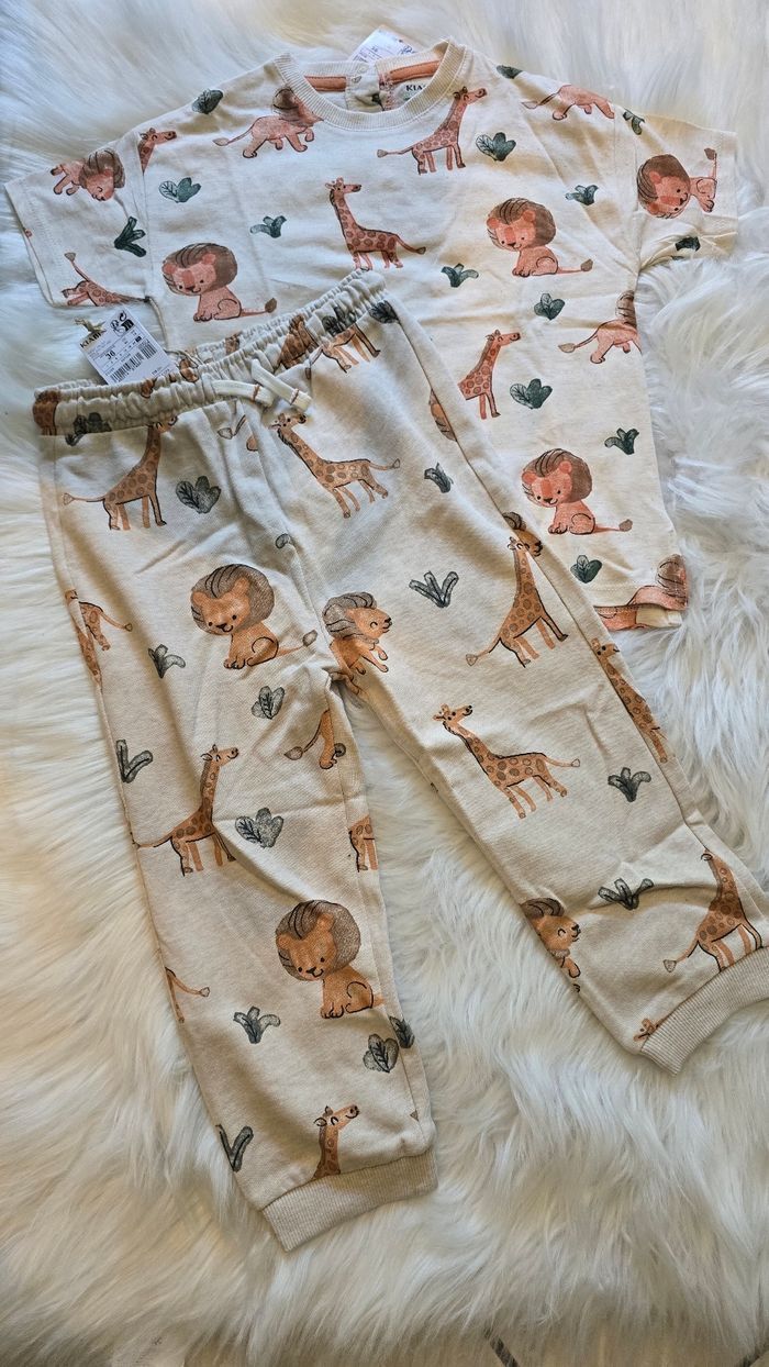 NEUFS(non portés) 🏷🏷💙💙 😍superbe ensemble printemps/ete teeshirt mc ,pantalon jogging 36 mois garçon (94cm)💙💙😍 - photo numéro 4