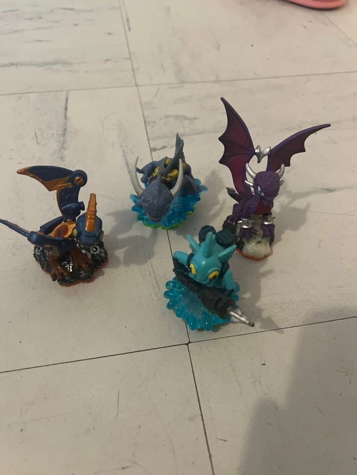 Lot 4 figurines dragon skylanders