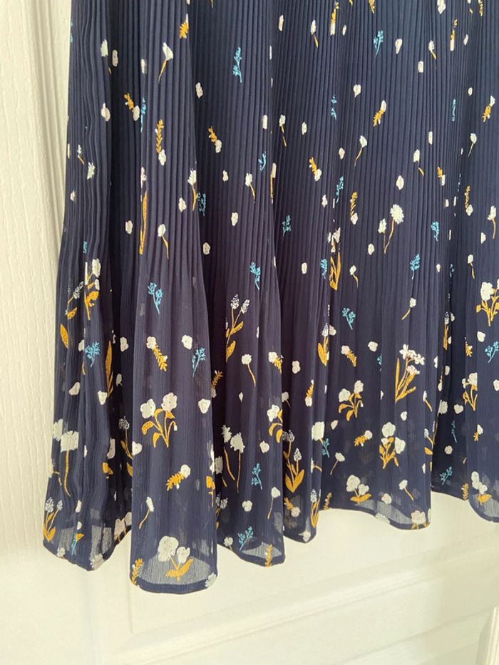 Jupe plissée fleurie bleu marine Comptoir des Cotonniers taille 42 - photo numéro 3