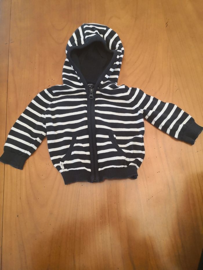 Sweat-shirt à capuche 6 mois