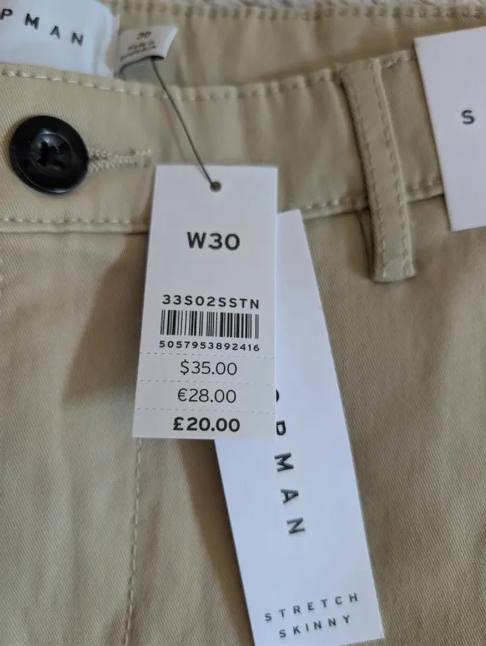 Short chino taille 40. Neuf. Beige - photo numéro 3