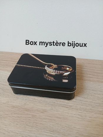 Box mystère 15 bijoux : colliers, bracelets, bagues..