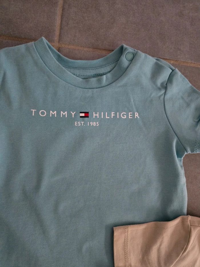 Lot de 2 tee shirt Tommy - photo numéro 2