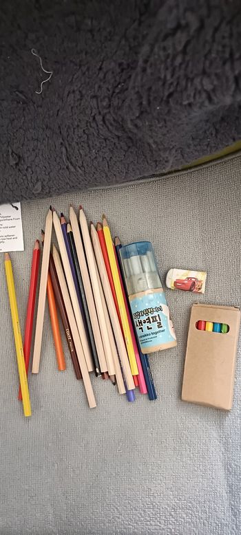 Lot crayons couleurs