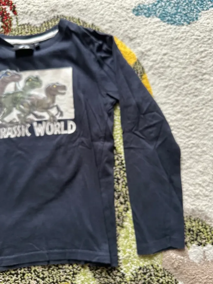 Tee shirt manche longue Jurassic world 8 ans - photo numéro 4