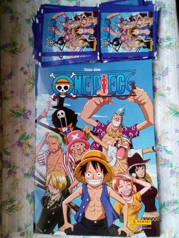 Lot Panini ONE PIECE 2021  Un album vide et 50 pochettes scellées