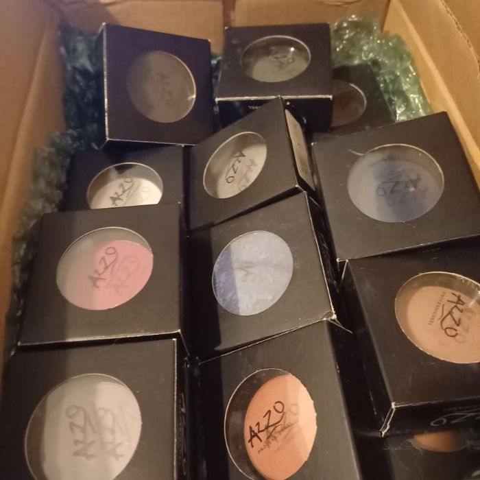 VEND MAQUILLAGE PROFESSIONNELLE DE MARQUE AZZO