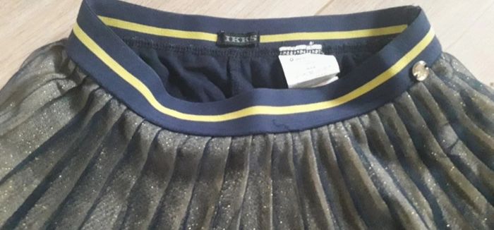 Tres jolie Jupe ikks à paillettes avec un short intégré - photo numéro 5