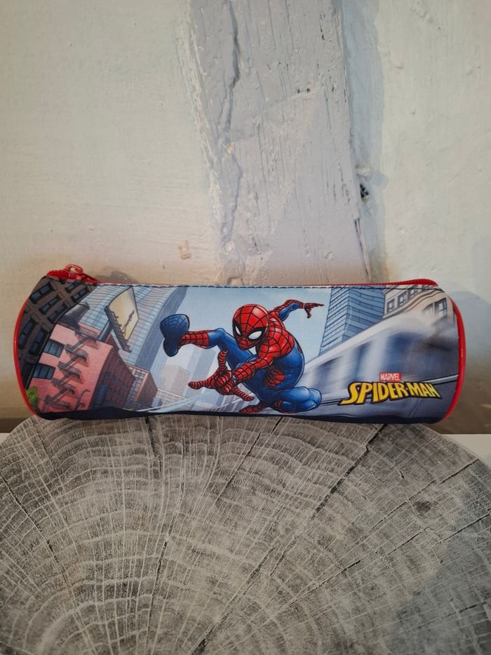 Cartable, trousse et pochette Spider-Man - photo numéro 5