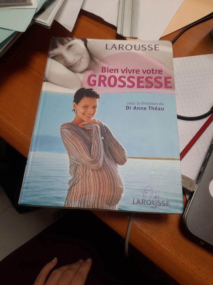 Livre larousse grossesse bébé
