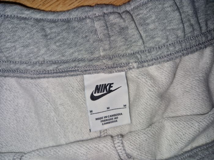 Short Nike taille M comme NEUF - photo numéro 2