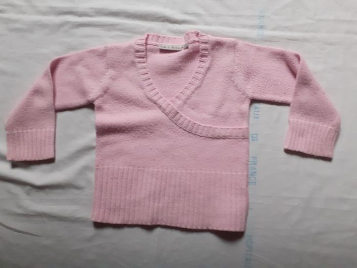 Pull effet cache cœur rose