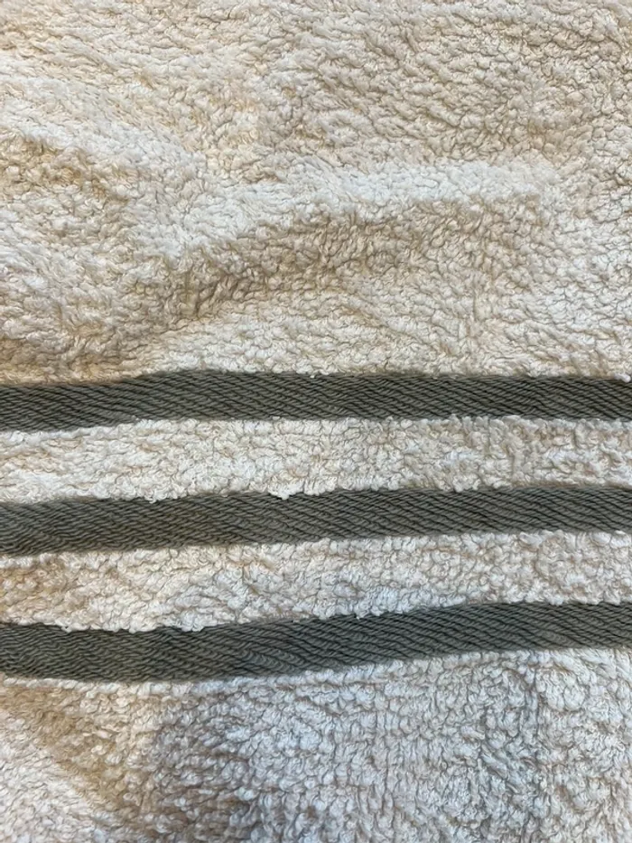 Serviette de bain blanche - photo numéro 2