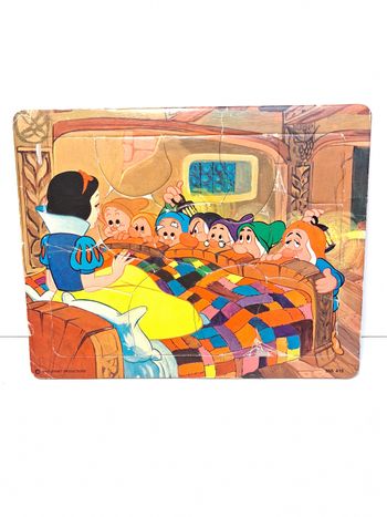 Puzzle vintage Walt Disney sur plaque Blanche neige et les sept nains le lit 