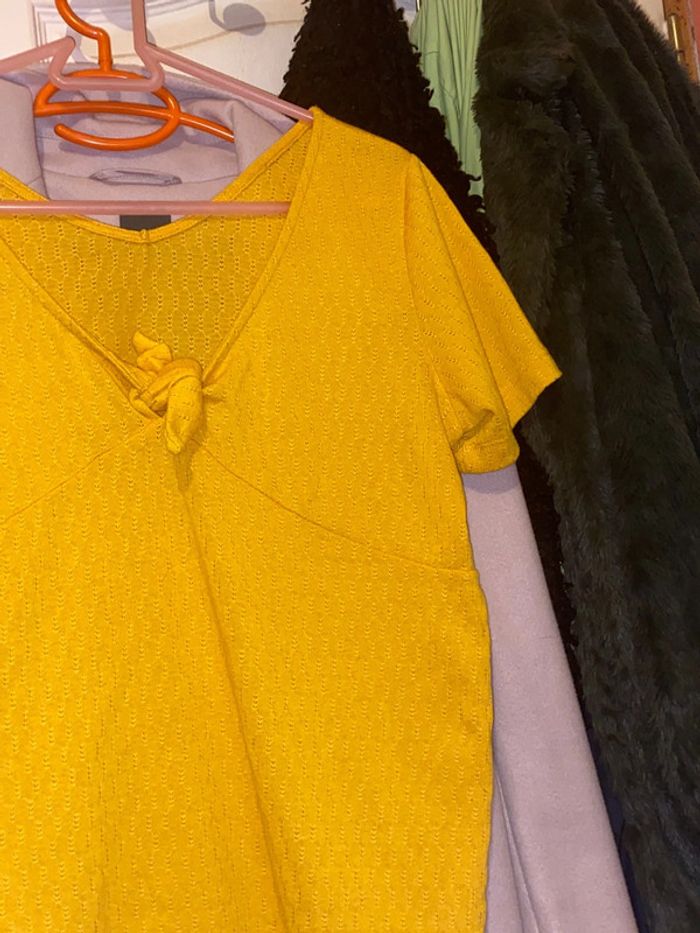 Jolie t shirt jaune - photo numéro 3