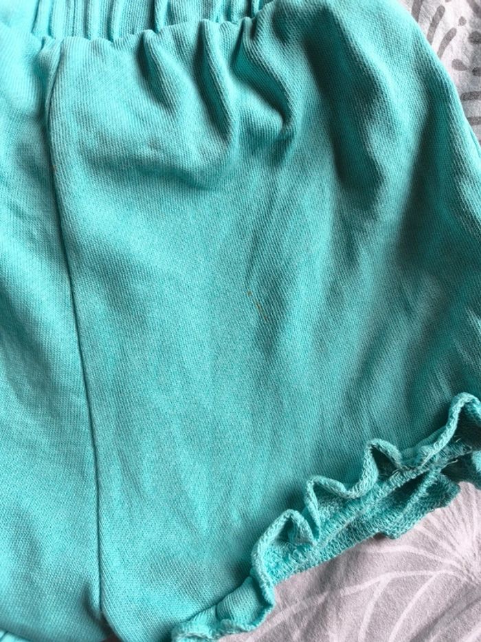 Lot de 2 shorts taille 3 ans en bon état - photo numéro 4