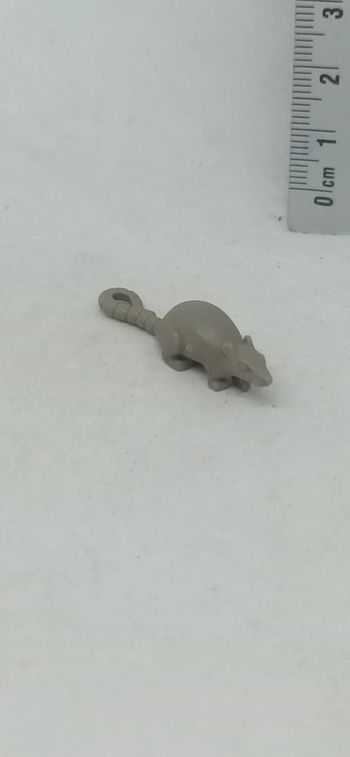 Rat allongé playmobil