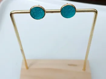 Boucles d’oreilles rondes effet pierre texturée – look élégant et original