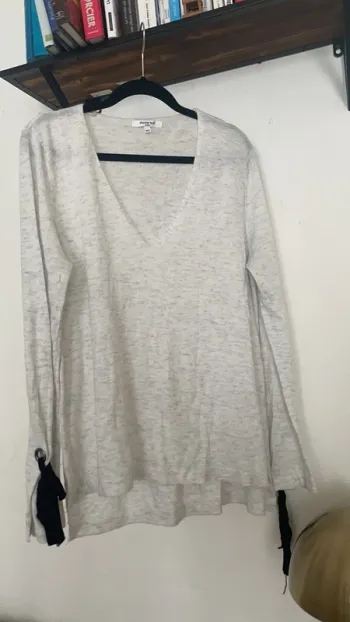Pull léger col V