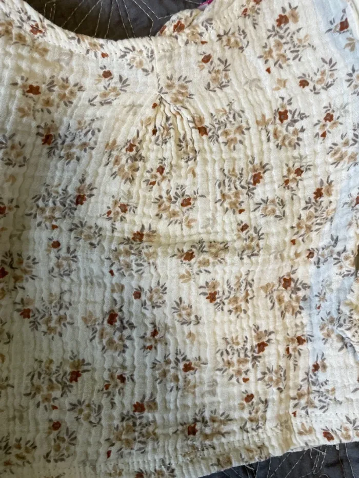 Blouse fleurie beige gaze de coton - photo numéro 2