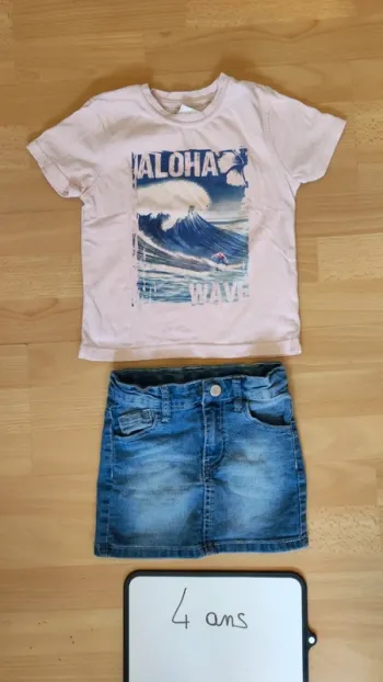 T-shirt et jupe taille 4 ans