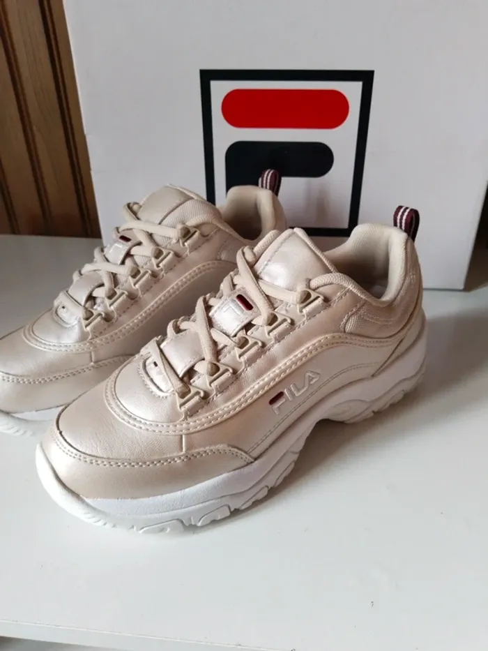 Magnifique paire de baskets sneakers femme  marque Fila pointure 37 - photo numéro 3
