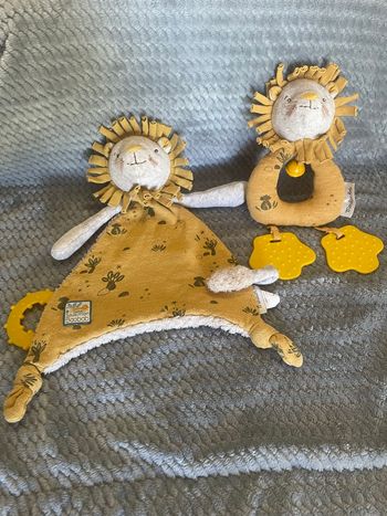 Doudou plat Lion paprika Sous mon baobab Moulin Roty