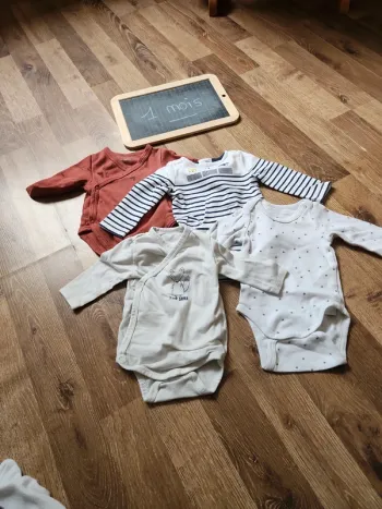 Lot de 4 bodies 1 mois manches longues