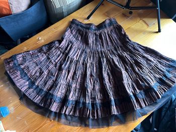 Jupe effet froissée marron noir broderie