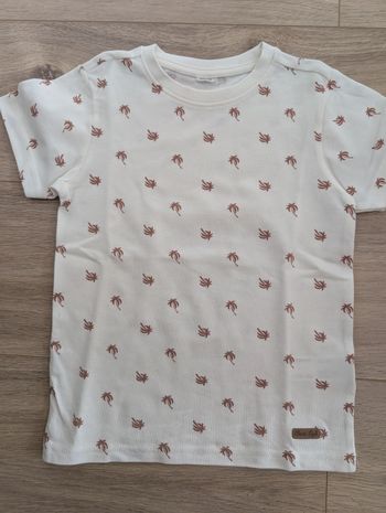 T-shirt 5/6 ans neuf