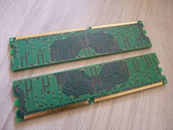 Lot 2 barrettes mémoire DDR 333 Mhz 256 mb accessoire informatique TBE