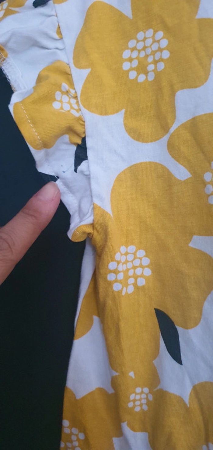 T-shirt fleurs jaunes. 6ans - photo numéro 2