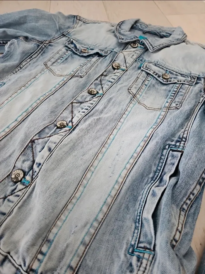 Veste en jean effet usé - photo numéro 11