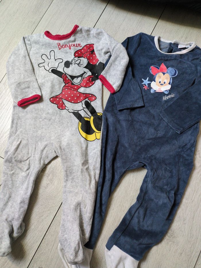 2 Pyjama velours 24 mois Minnie