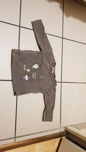 Tee-shirt manches longues 9 mois.