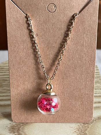 Collier boule rouge