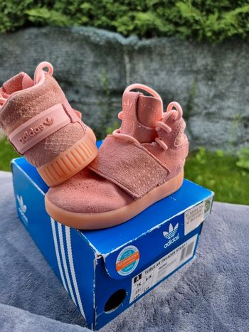 Basket Adidas fille tubular pointure 23,5 très bon état