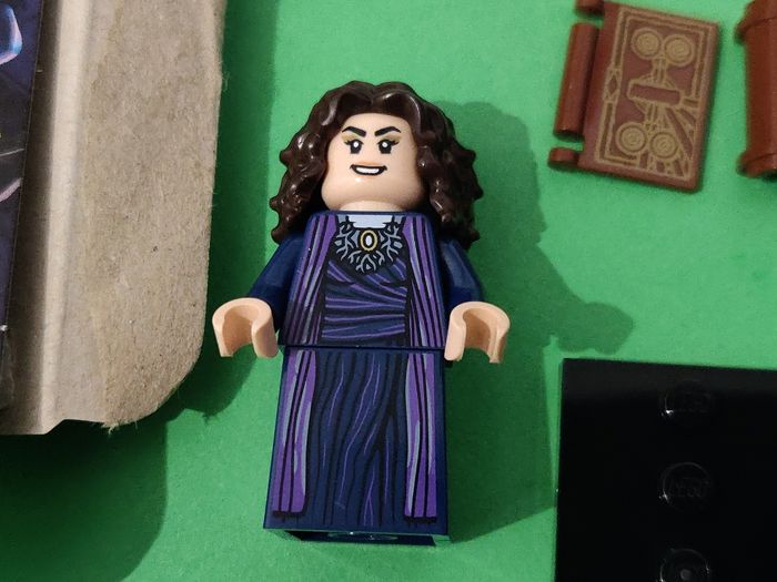 Minifig Lego Marvel Agatha Harkness - Parfait État - avec boîte - Lego Original - photo numéro 3